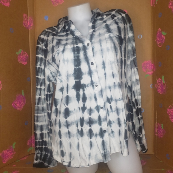 ROCK & REPUBLIC LONG SLEEVE BLACK & WHITE TIE DYE SHIRT SIZE LARGE - Picture 2 of 10